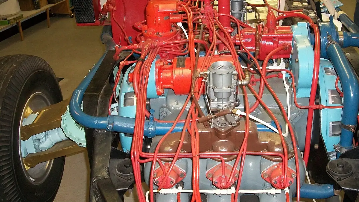 Compressed air preparation unit with filter regulator serving valve actuators