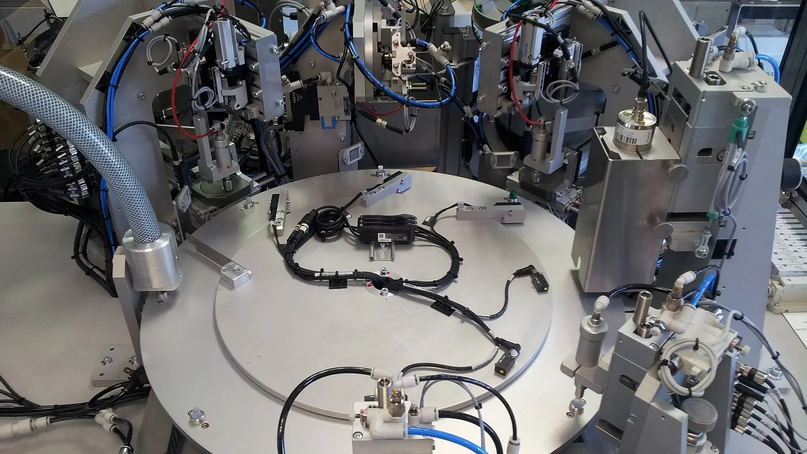 Instrumentation panels and valve positioners in a process plant control area